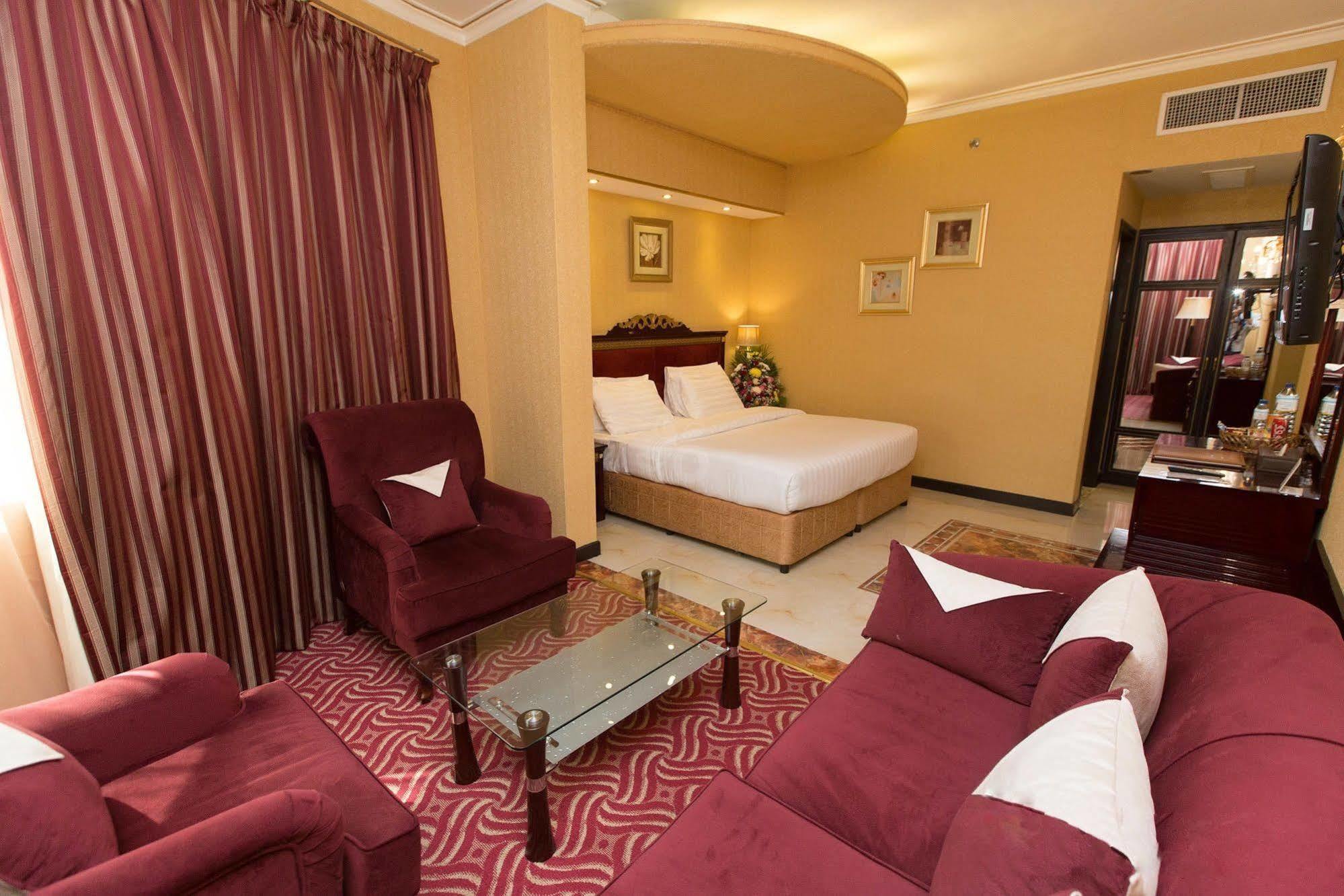 Comfort Inn Hotel Deira Dubai Bagian luar foto